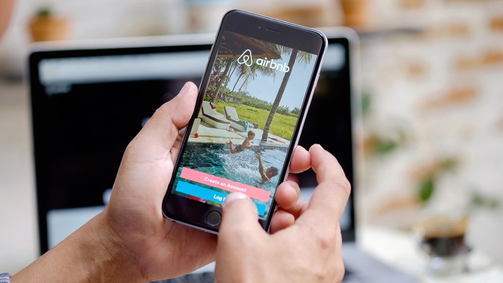 How Airbnb Works: On Demand Vacation Rental App Business Model Explained